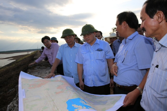 Вице-премьер Хоанг Чунг Хай проверяет и руководит борьбой с засухой в провинции Куангчи - ảnh 1